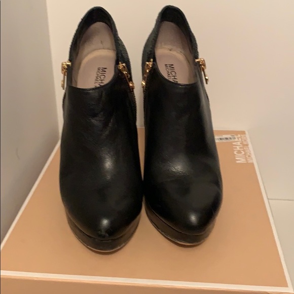 Gorgeous Michael Michael Kors Booties - Picture 1 of 5